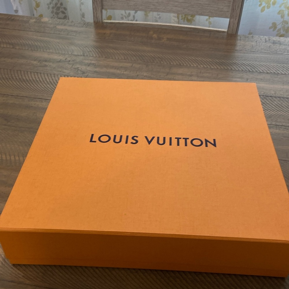Louis Vuitton empty box (14x14x3.5) magnetic lid